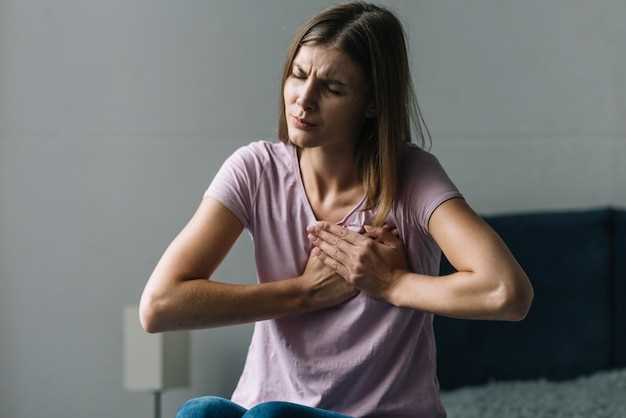 Почему возникают острые боли в грудной клетке?